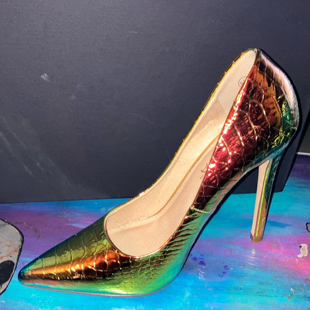 Gold Iridescent High Heels with Pointed Toe